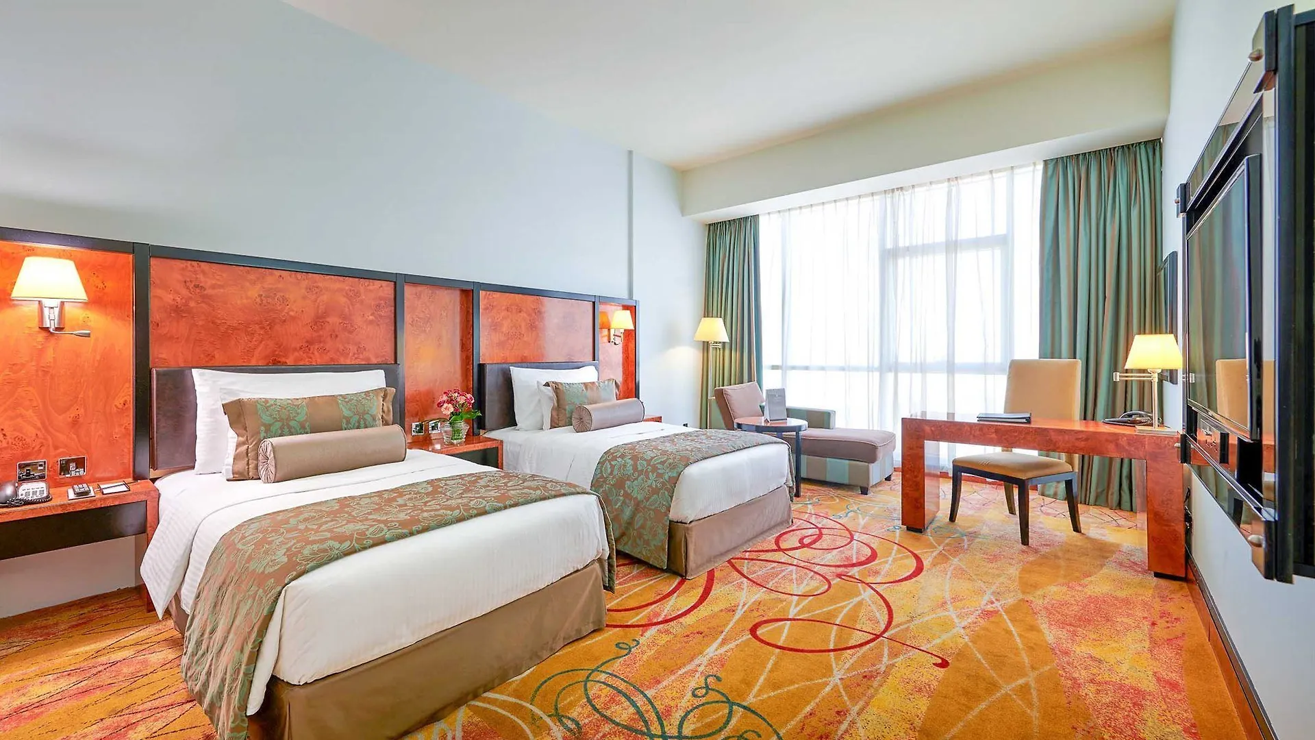 Millennium Airport Hotel Dubaj 4*,